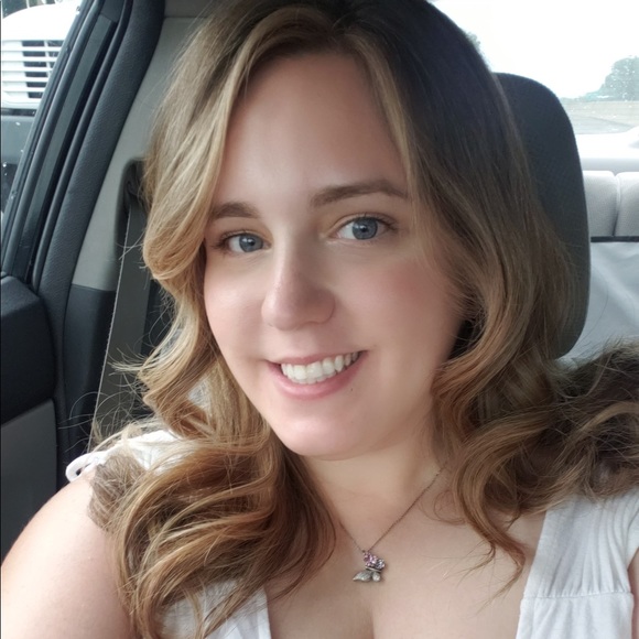 Meet your Posher, Carolyn - Picture 1 of 1